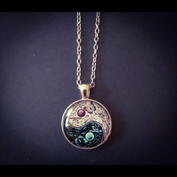 Ying Yang Tibet Silver Cabochon Butterfly Necklace - Picture 3 of 8